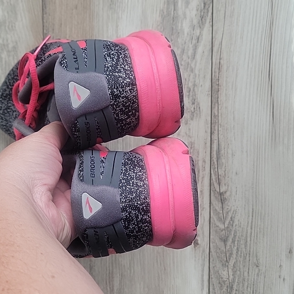 Brooks Launch 4 Running Shoes Black Pink Low Top Lace Up Women 9.5 1202341B018 - Picture 2 of 8